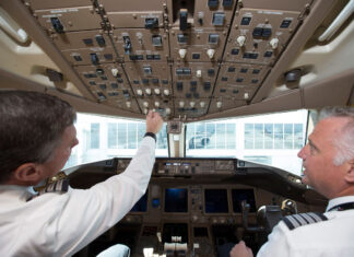 American Airlines, Pilots Union Agree to New Contract