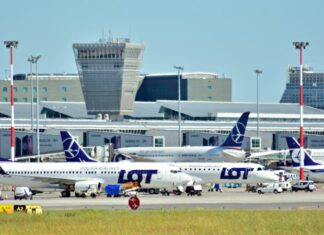 Poland plans new mega airport in Warsaw, rails at green ‘hypocrisy’ – EURACTIV.com