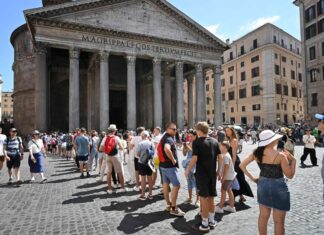 Pantheon Tickets Frustrate Tourists in Rome