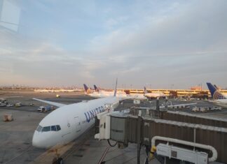 United Airlines to Trim Flight Schedule at Newark Airport