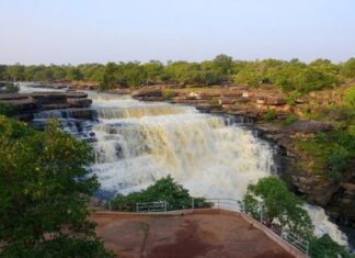 Chasing Waterfalls: 8 Must-Visit Destinations in Uttar Pradesh for Monsoon Adventure in 2023