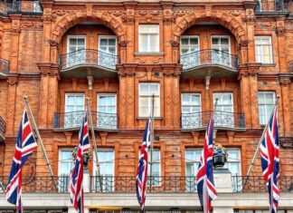 Discover the Glamorous World of Mayfair London’s Hotels Claridge's: Where Timeless Elegance Meets Modern Luxury