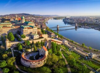 Budapest travel guide: things to do, best ruin bars, baths