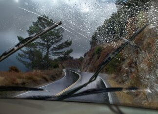 Auto advice: Top tips for driving in strong winds and rain – and what to do if your car starts aquaplaning