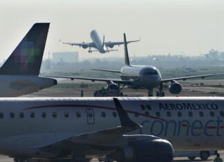 Near-misses at US airports prompts calls for ‘urgent action’
