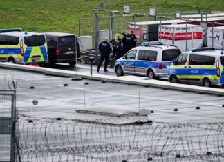 Hamburg airport remains closed as police deal with ‘hostage situation’