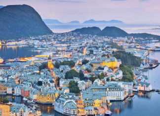 Voyages of Elegance: The Best Yacht Charter Destinations