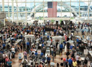 Signal: Thanksgiving weekend drives busiest day ever at US airports