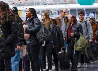 Travel guide to booking, saving on holiday travel – NBC Chicago