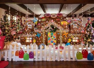12 Incredible Hotel Gingerbread Displays
