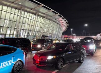 Travelers say no major issues at New York City airports as holiday season shifts into high gear