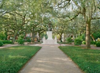 Your full travel guide to Savannah, Georgia