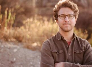 Travel tips with hospitality insider John Grossman – including the number one surf location