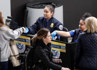 US, Europe Holiday Rush at Airports and Highways as Christmas and New Year Arrive