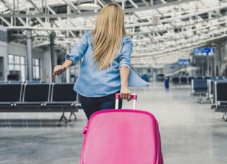 You should never travel with a ‘colourful suitcase’, security expert warns