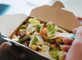 Tips for Finding Sustainable Food Options While Traveling