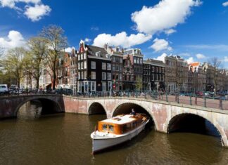 Amsterdam Travel Guide – Expert Picks for your Vacation