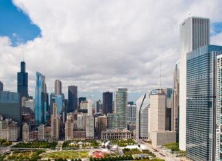 Where To Stay, Eat And Visit In Illinois’ Biggest City