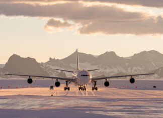 Luxury All-Business Class Flights Bring High-End Tourism to Antarctica