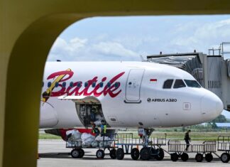 Pilots fall asleep during Batik Air flight in Indonesia, veer off path