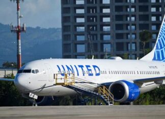 What happened with United Airlines aircraft at Medford Airport in Oregon?