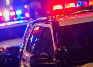 Off-Duty Police Officers Restrain Man From Storming Cockpit