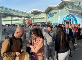 More staff recruited in bid to tackle long airport queues