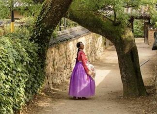 Korea Destinations: Wear a hanbok and stroll along the stone wall road of Namsa Yedamchon