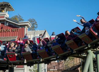 Dollywood flash flooding pushes fans in Tennessee to flee high water